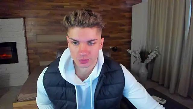 MaxKaiden online show from March 13, 2026, 6:31 am