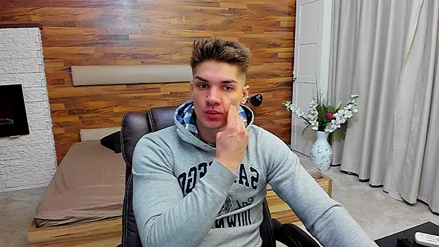 MaxKaiden online show from March 16, 2026, 7:01 am