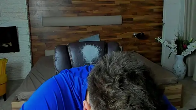 MaxKaiden online show from March 31, 2026, 6:03 am