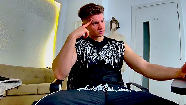 MaxKaiden online show from April 16, 2026, 4:13 am