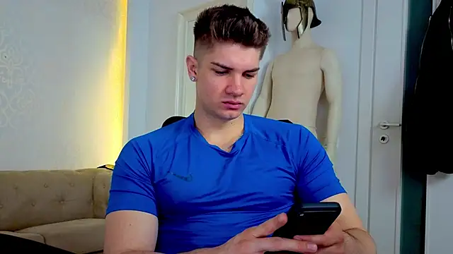 Snapshot of MaxKaiden chatting on May 5, 2026, 4:31 am MaxKaiden online show from May 5, 2026, 4:31 am