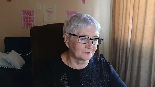 Sandra Snowflake online show from May 28, 2026, 8:00 am