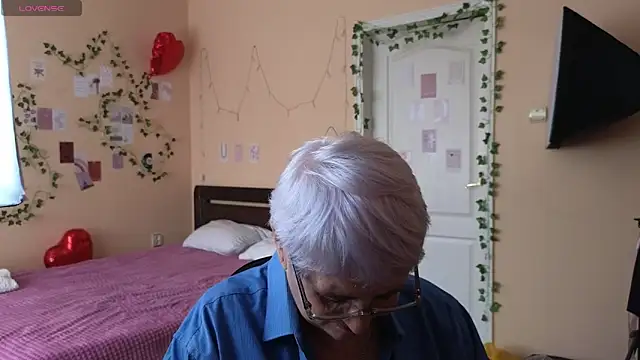 Sandra Snowflake online show from June 5, 2026, 6:52 am