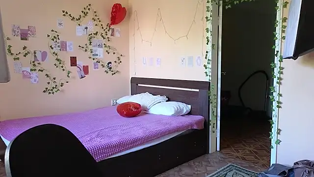 Sandra Snowflake online show from June 8, 2026, 11:54 am