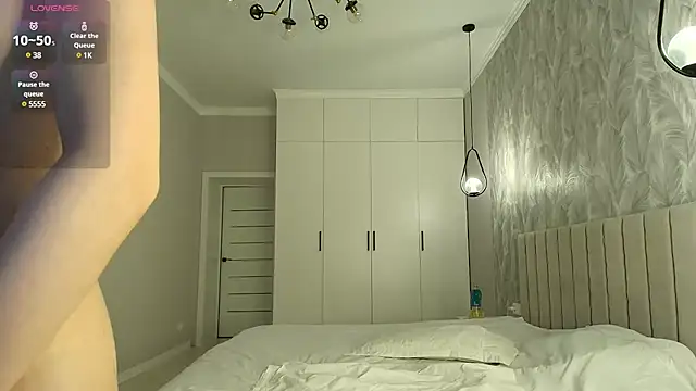 minamoons online show from March 16, 2025, 11:25 pm