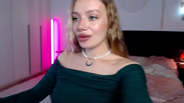 LunaticaBae online show from March 23, 2025, 4:16 am