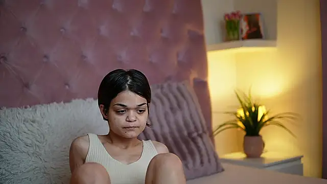 MaiaMini online show from September 22, 2025, 6:43 pm