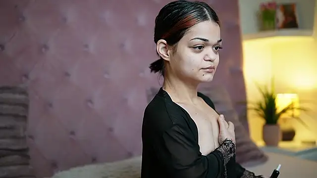 MaiaMini online show from February 21, 2026, 10:33 pm