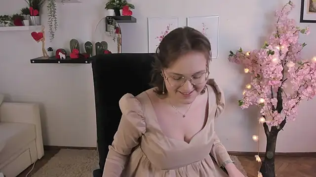 Snapshot of Rada_Woods chatting on February 17, 2025, 11:13 am Rada Woods online show from February 17, 2025, 11:13 am