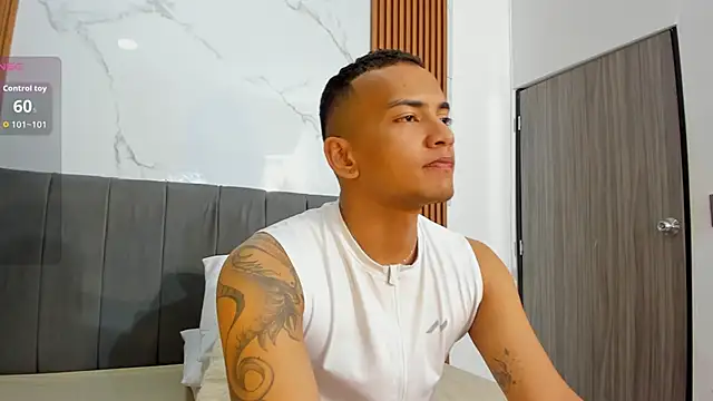 Rafa2004Cruz online show from October 2, 2025, 12:01 pm