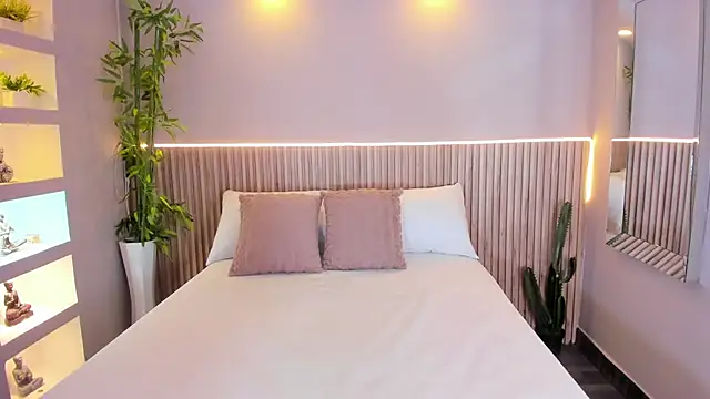 GeorginaReyes online show from December 14, 2025, 5:29 pm