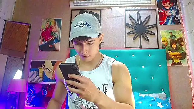 Snapshot of LiamAndrewzz chatting on October 25, 2025, 4:35 pm LiamAndrewzz online show from October 25, 2025, 4:35 pm