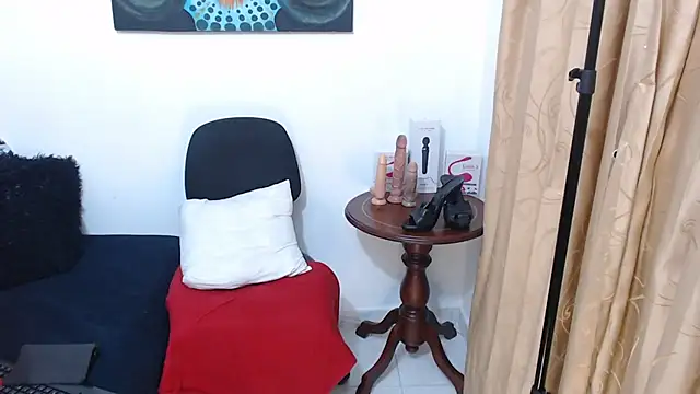 Snapshot of Maduragins_hot chatting on October 2, 2025, 11:06 am Maduragins hot online show from October 2, 2025, 11:06 am