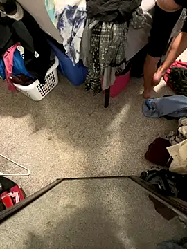 QueenM3 online show from November 17, 2025, 6:03 pm