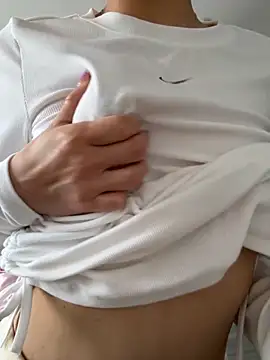 Snapshot of skybeatrice7 chatting on November 23, 2025, 7:24 pm skybeatrice7 online show from November 23, 2025, 7:24 pm