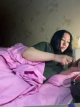 Naughtbaby 2025 online show from April 23, 2026, 1:07 am