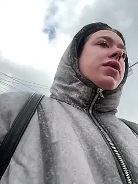 AlishaPrettyBlade online show from April 6, 2026, 6:03 am