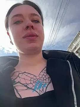 AlishaPrettyBlade online show from April 8, 2026, 6:35 am