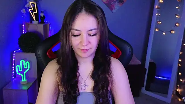 AshleySkott  online show from February 20, 2025, 7:34 am