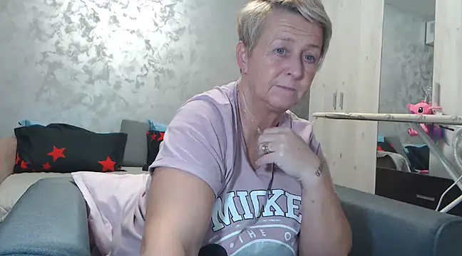 RosesandLillies online show from March 12, 2025, 5:49 pm