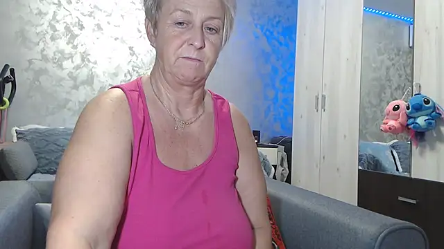 RosesandLillies online show from November 23, 2025, 6:08 pm