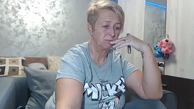 Snapshot of RosesandLillies chatting on February 16, 2026, 6:15 pm RosesandLillies online show from February 16, 2026, 6:15 pm