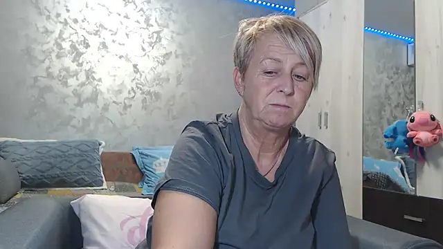 Snapshot of RosesandLillies chatting on February 22, 2026, 4:38 pm RosesandLillies online show from February 22, 2026, 4:38 pm