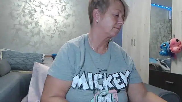 Snapshot of RosesandLillies chatting on February 23, 2026, 5:54 pm RosesandLillies online show from February 23, 2026, 5:54 pm