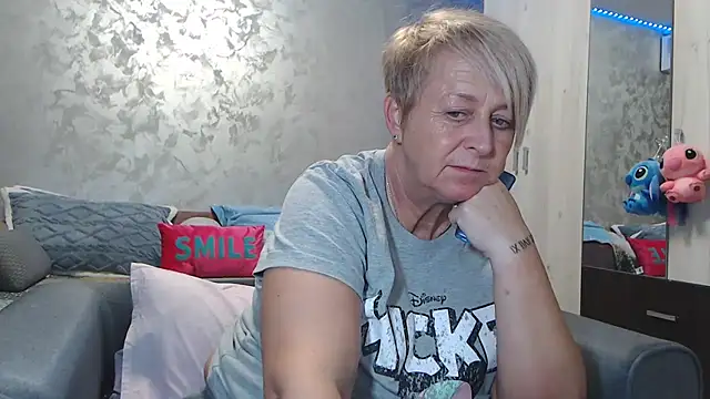 Snapshot of RosesandLillies chatting on February 24, 2026, 6:17 pm RosesandLillies online show from February 24, 2026, 6:17 pm