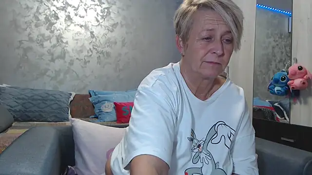 Snapshot of RosesandLillies chatting on February 28, 2026, 7:48 pm RosesandLillies online show from February 28, 2026, 7:48 pm