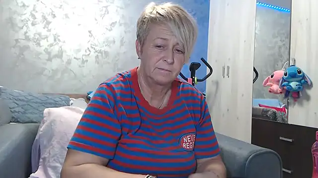 Snapshot of RosesandLillies chatting on March 2, 2026, 5:53 pm RosesandLillies online show from March 2, 2026, 5:53 pm