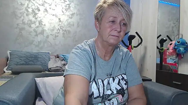 Snapshot of RosesandLillies chatting on March 3, 2026, 5:52 pm RosesandLillies online show from March 3, 2026, 5:52 pm