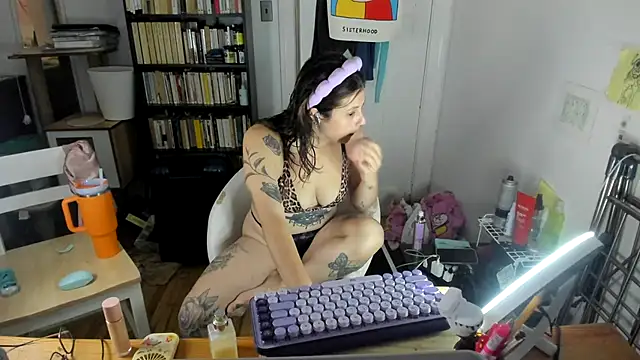 Rosiee69  online show from October 11, 2025, 6:28 pm