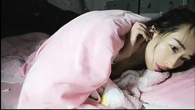 hebe-02 online show from November 10, 2025, 3:00 pm