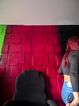 Snapshot of Emily-teen chatting on October 7, 2025, 1:30 pm Emily-teen online show from October 7, 2025, 1:30 pm