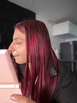 Snapshot of Emily-teen chatting on February 7, 2026, 4:43 pm Emily-teen online show from February 7, 2026, 4:43 pm