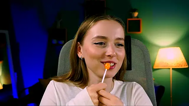 JenniferGraces online show from March 22, 2025, 10:48 pm