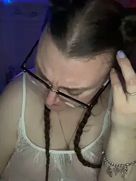 HTXBELLE online show from March 5, 2025, 3:29 am