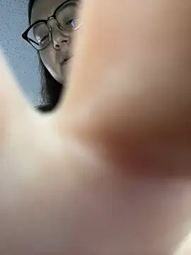 HTXBELLE online show from March 10, 2025, 3:52 pm