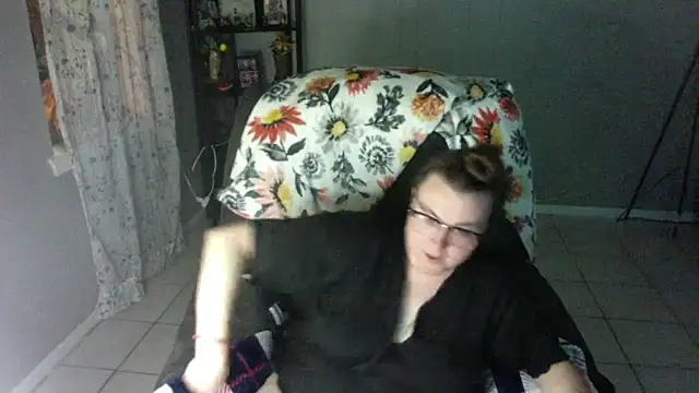 HTXBELLE online show from October 3, 2025, 8:55 am