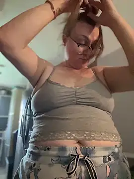 HTXBELLE online show from April 16, 2026, 1:23 pm