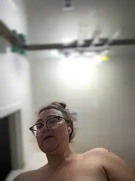 HTXBELLE online show from May 14, 2026, 11:33 pm