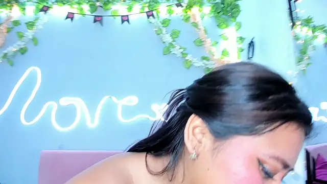 Luna Sommer online show from March 5, 2025, 4:24 pm