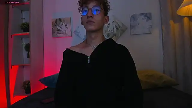 iiangel  online show from November 16, 2025, 2:28 am