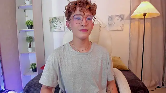 iiangel  online show from December 2, 2025, 3:56 am