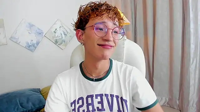 iiangel  online show from February 4, 2026, 3:34 am