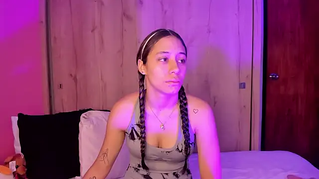 Snapshot of TANIA_06 chatting on May 9, 2026, 1:05 pm TANIA 06 online show from May 9, 2026, 1:05 pm