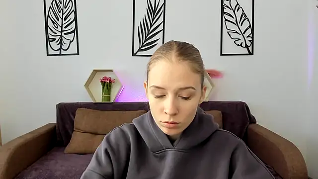 Snapshot of AnnNorriss chatting on March 13, 2025, 12:35 pm AnnNorriss online show from March 13, 2025, 12:35 pm