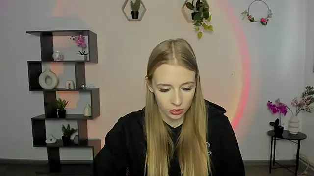 Snapshot of AnnNorriss chatting on March 17, 2025, 1:08 pm AnnNorriss online show from March 17, 2025, 1:08 pm