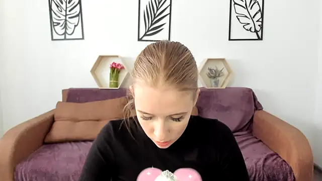 Snapshot of AnnNorriss chatting on March 21, 2025, 2:18 pm AnnNorriss online show from March 21, 2025, 2:18 pm